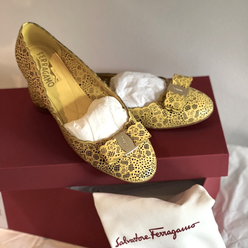 Salvatore Ferragamo yellow flat ballerinas.